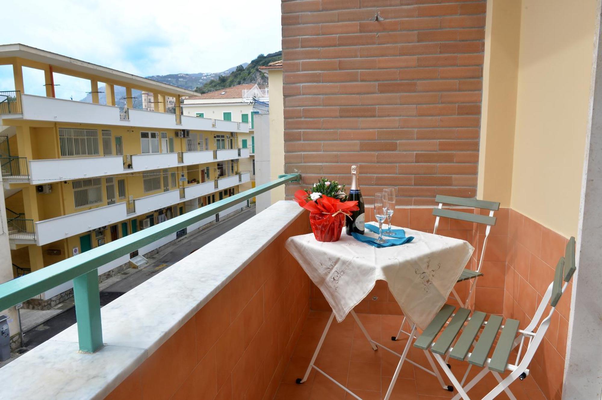 Charming Rooms Amalfi Coast Maiori Exterior foto